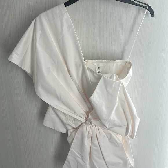 BOW FRONT TOP - Picture 10 of 13